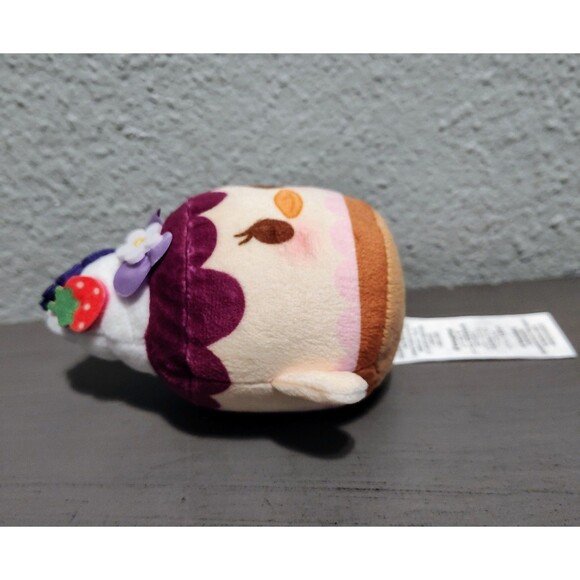 Disney Munchlings Baked Treats Daisy Duck Trippleberry Cheesecake Plush - Picture 2 of 8
